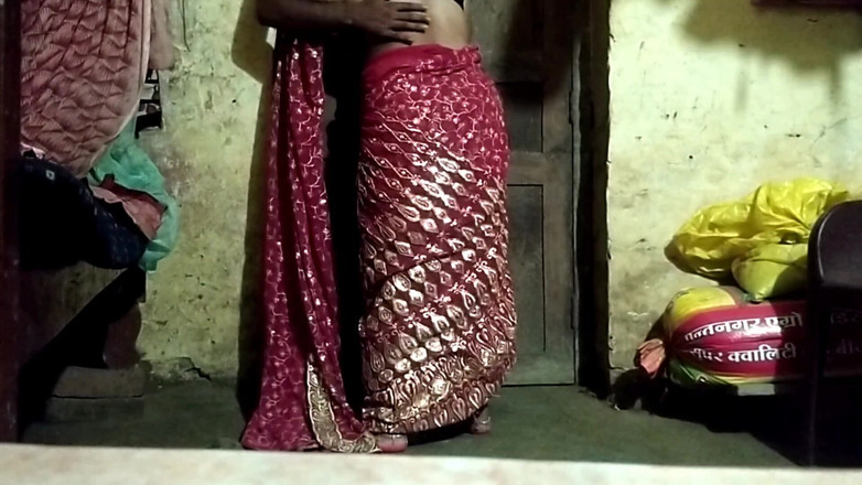 Desi_bhabhi121: Młoda indyjska para całuje