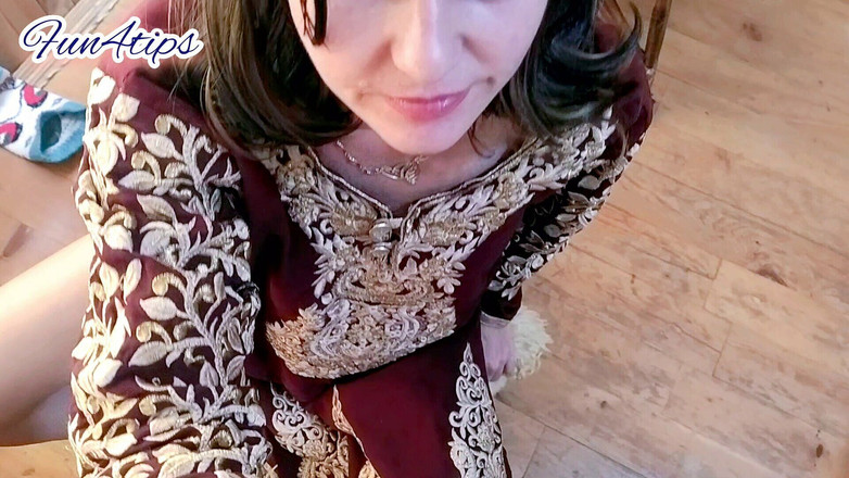 Bolly Karma: Seks niewolnica gospodyni domowa zaczęła ssie