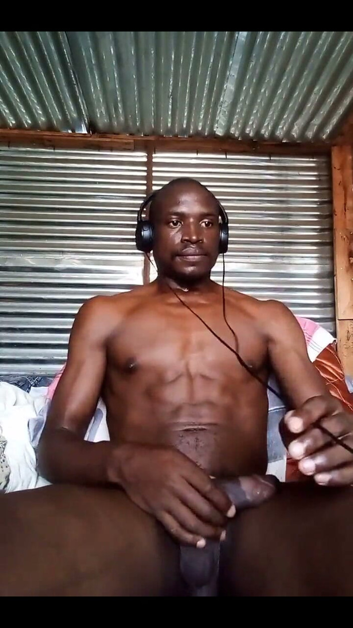 Mr_african: Гладжу великий чорний член, великі яйця, великий камшот на моїй руці