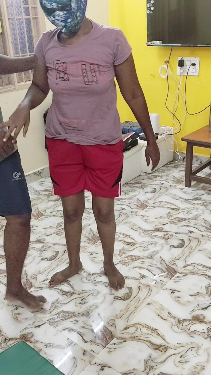 Thesana: Il fratellastro scopa la sorellastra mentre la aiuta a ridurre...