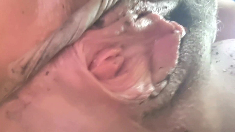 Mania Pigmilk: Cận cảnh âm hộ bẩn thỉu trong rừng