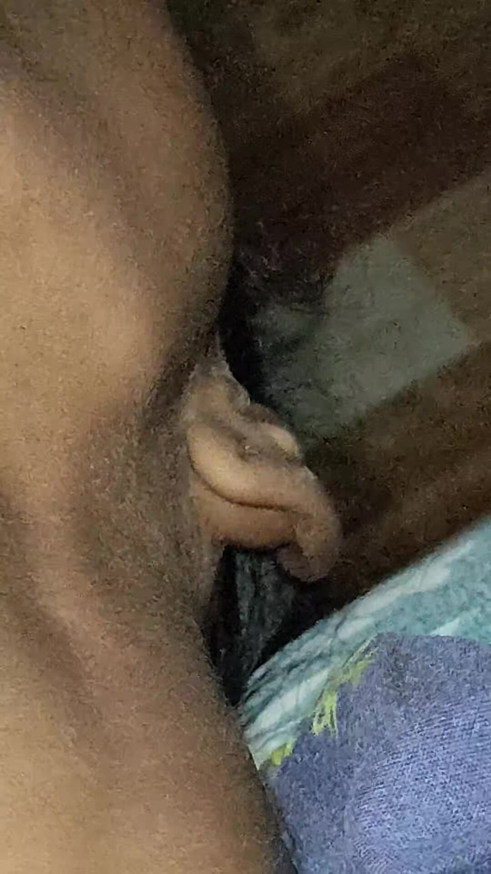 X videos: desi sauteli bahan gale men gahre tak leti hai