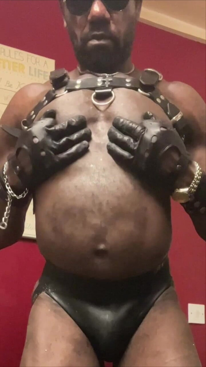 Black mature kinky muscle: Black Muscle Solo Leather Rubber Kink Wank &amp; Heavy Deload