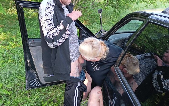Zona901: We reden met mijn schoonmoeder naar het park, waar ze...