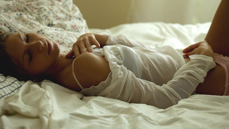 Adult Deluxe: Inocente belleza masajes y juguetes ella misma