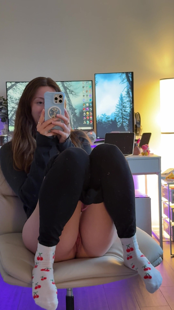 Nadia Foxx: Masturbation Inception!