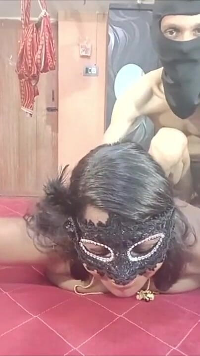 BeautyAnu: Grandi tette indiana calda e goditi il video di smily
