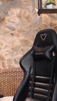 Sex nahé teenagerky ukazují kundičku na webové kameře
