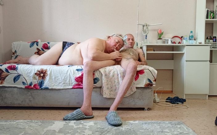 Zona901: Madrastra chupa polla y se calienta en su cara