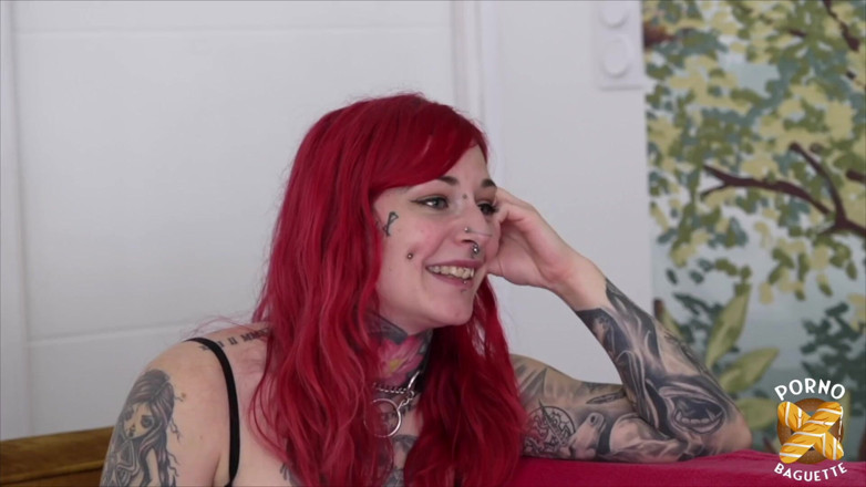 Porno Baguette: Sya, belle rousse, veut baiser toute la journée
