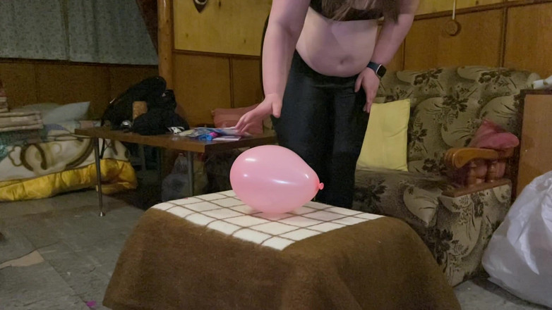 BeachBallsDuo: Grande culona silucy è scoppiato 16 palloncini a forma di cuore molto...