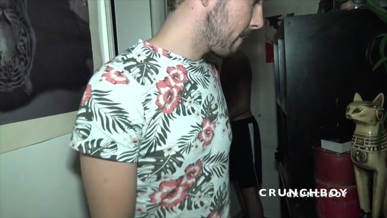 Gay fucked by surprise by straight friend: Si jalang gay muda Kevin Wood dikongkek mentah oleh zakar...