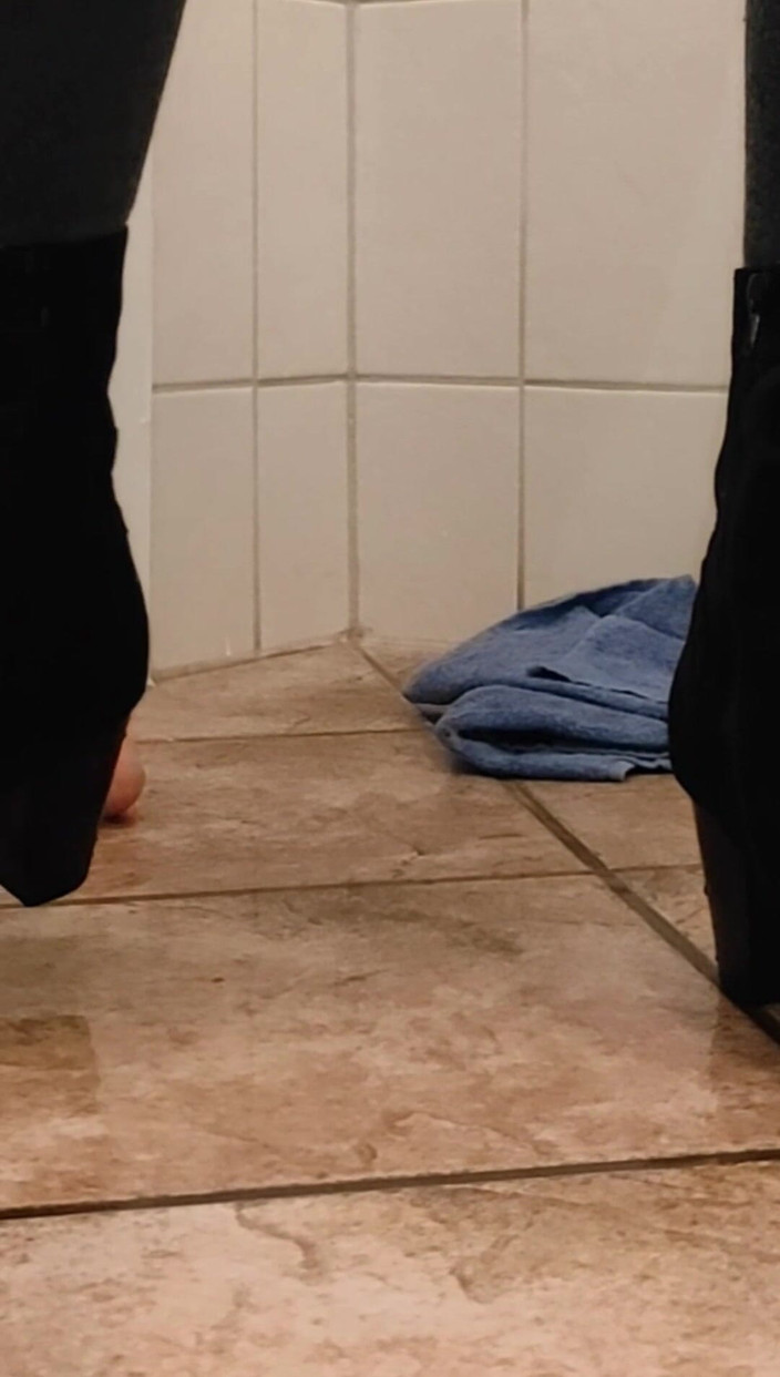 68fresh: Un bi camboy allemand s’amuse avec ses jouets et sa...