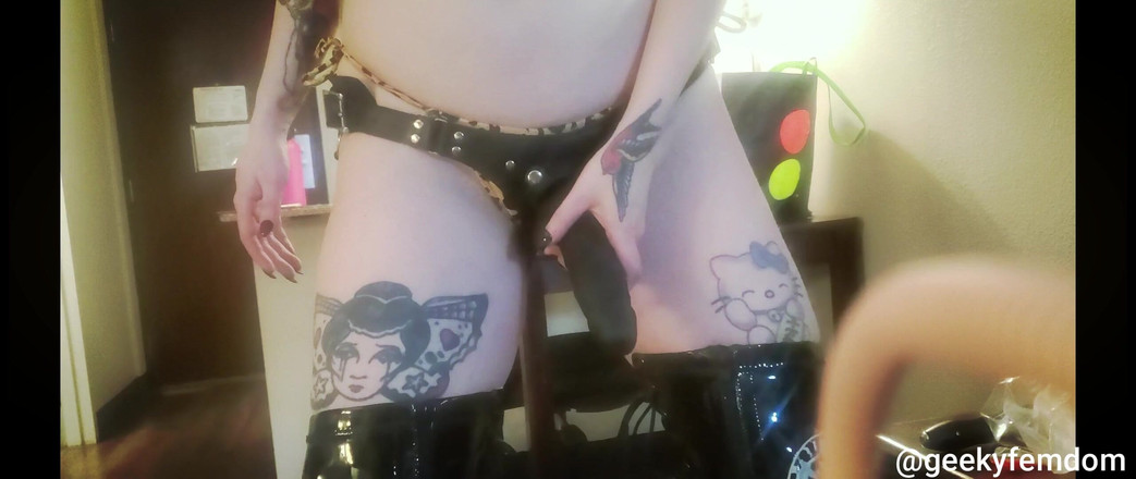 Geeky Femdom: Lazarus夫人穿戴式假女王
