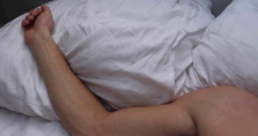 Jerking studs: Przyłapałem przyjaciela na masturbacji w moim pokoju w hostelu