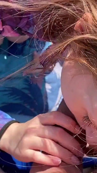 Oh mon dieu !! Ils m’ont emmenée sur une île secrète pour me baiser sur un bateau !! (partie 1)