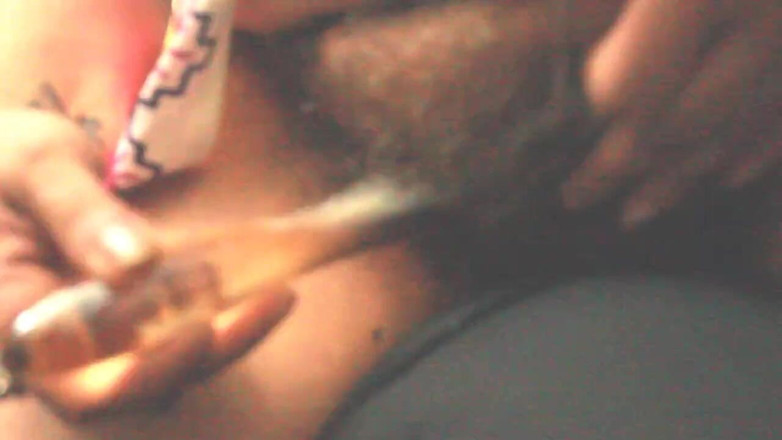 Haydee Rodriguez: Pepek berbulu bertemu dildo emas