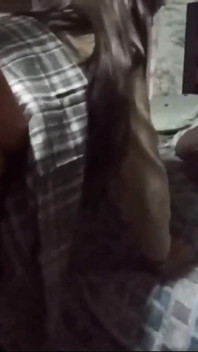 După ore, iubita mea devine foarte excitată și curvă, am ajuns să ne futem și mă ejaculez în curul ei