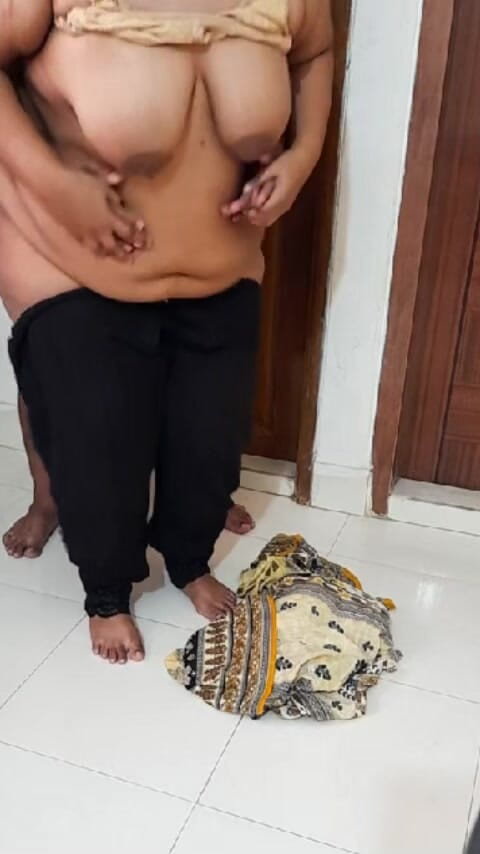 Aria Mia: Capturados se masturbando no hotel