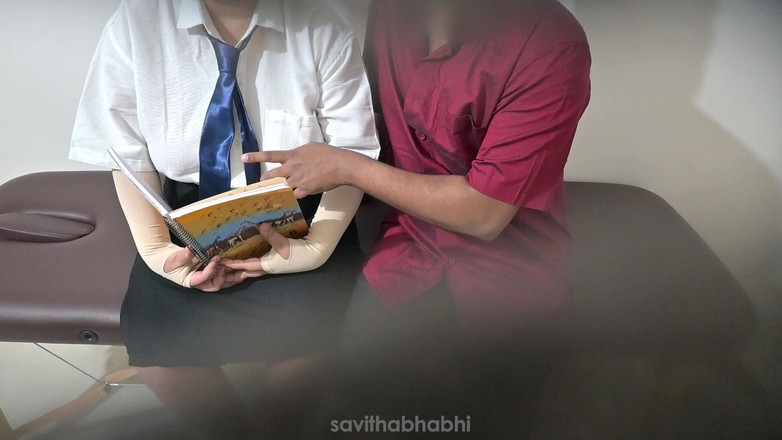 savithabhabhi: Un prof indien utilise une étudiante à la fac