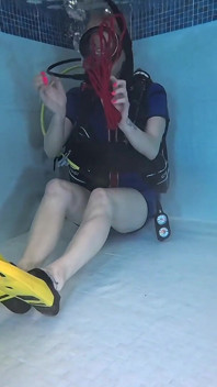 Związany pod powierzchnią - scuba dokuczać i gra linowa w vintage