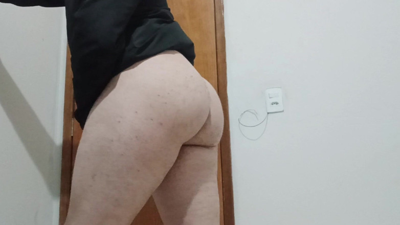 amateurbrazilian: Велика дупа бюстгальтера - femboy loiro só de shortinho rebolando
