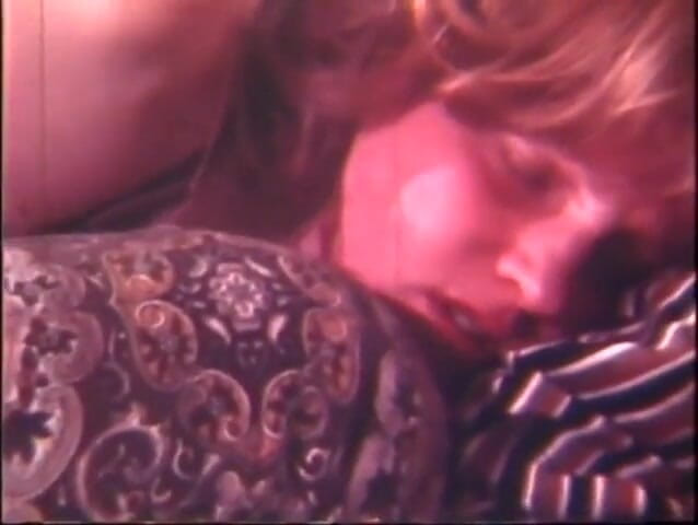 Vintage Usa: Sexy zrzka s pěknými kozami potřebuje velký penis
