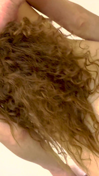 La esposa del vecino rizado follada duro en el baño