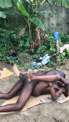 Sexydaddy: Trio torride avec des hauts avec une longue bite noire