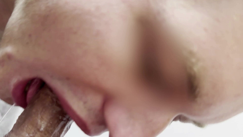 Throateman: Bule de spermă. Muie foarte slobbery cu spermă caldă în gură