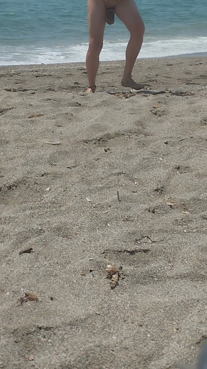 Morbosete000: Na plaży nago ciesząc się