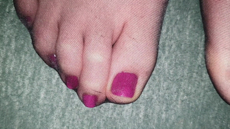 Wife's Nylon: Ejaculare pe picioare din nailon # 1