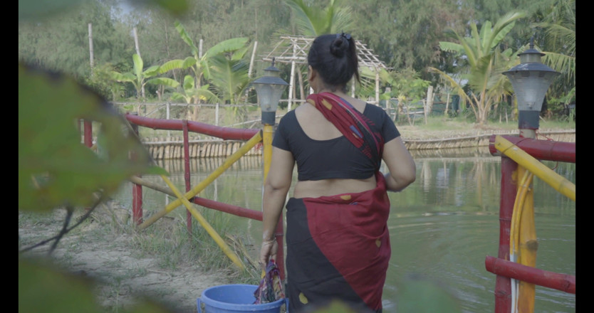 Bull Top 7: Indická Bhabi Ka Pani Mai Thukai Sexy indické porno video