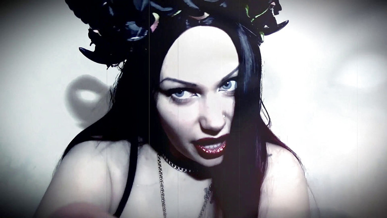 Goddess Misha Goldy: Le mie labbra seducenti - è una porta per l'inferno! Divorare feticcio!