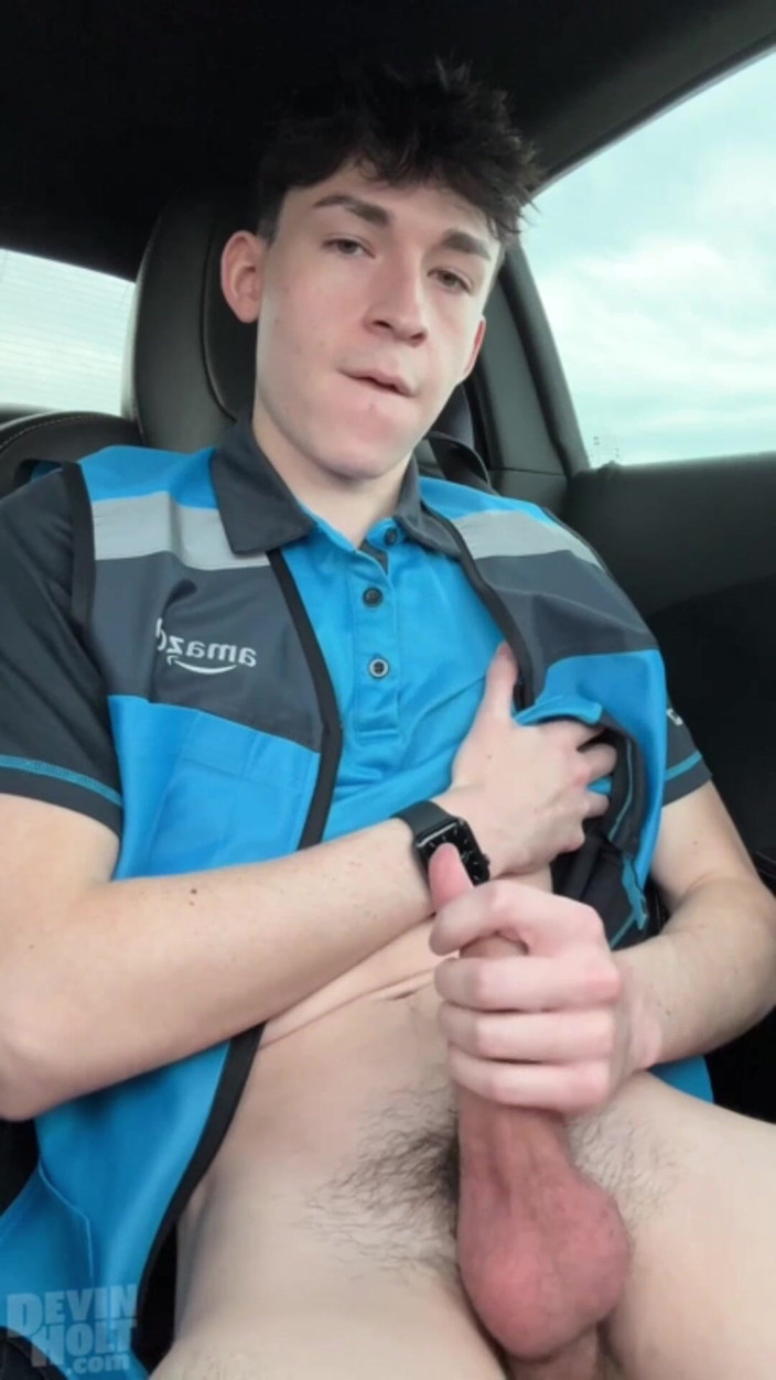 The Show Studio: Masturbasi Di Hari Kerja