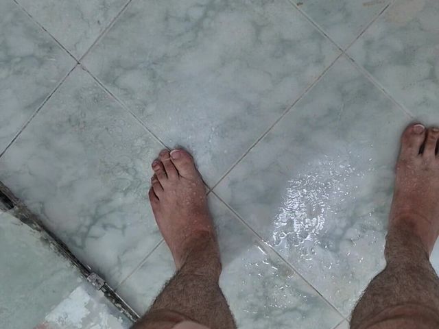 SHOWER PEE (Lk dick)