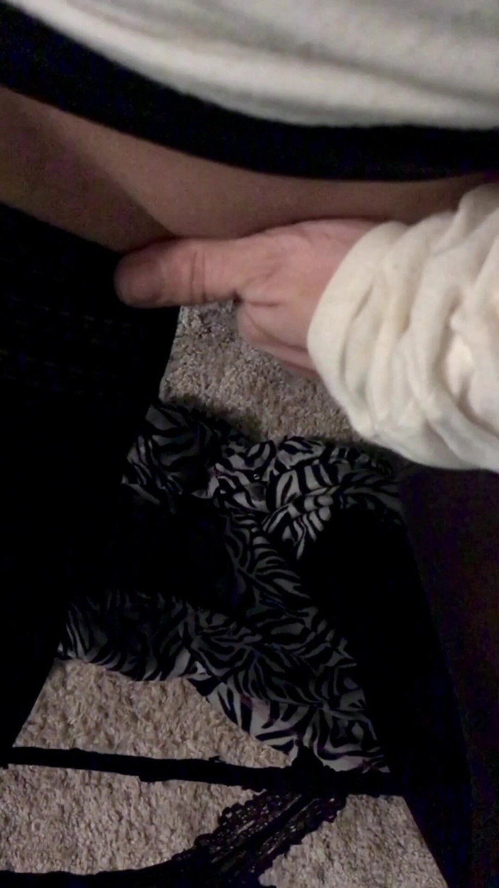 Tabitha Hoots: Сексуальная молодая милфа из Иллинойса получает мокрую киску для траха муженька