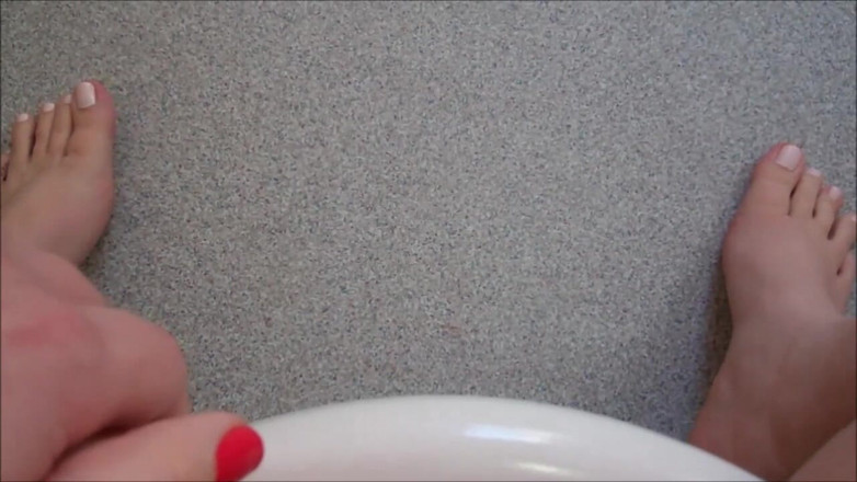 Scarlet Vixen: Toilettenfetisch efro pinkeln Etc