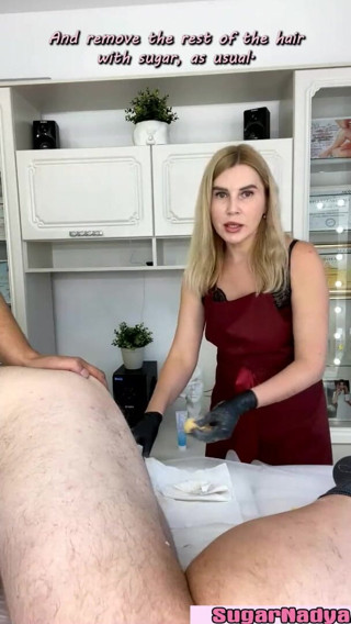 SugarNadya: SugarNadya depilatories capelli su un grosso cazzo arrapato