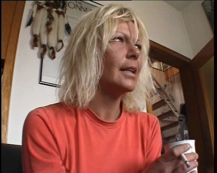 German Fuck Movie: Portato a Casa E Colpito in Faccia