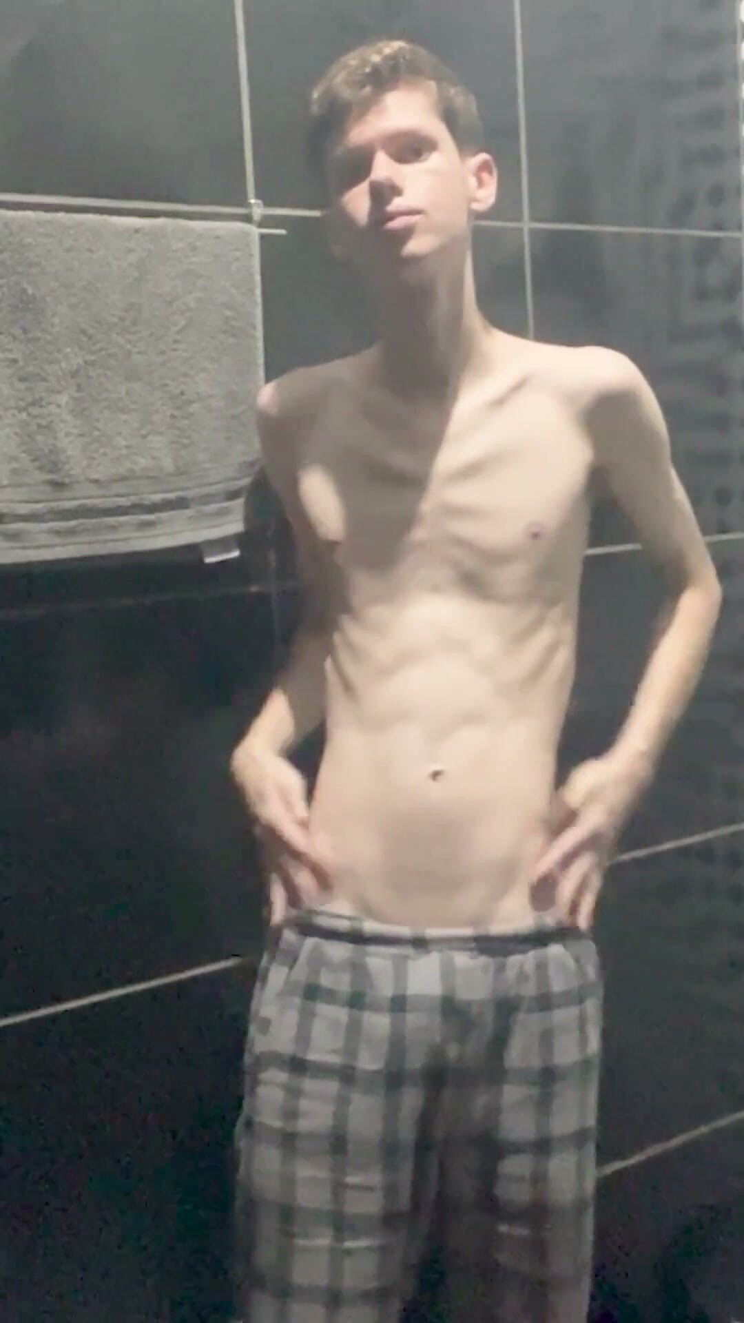 Kedoimath - Twink Showing Some Body