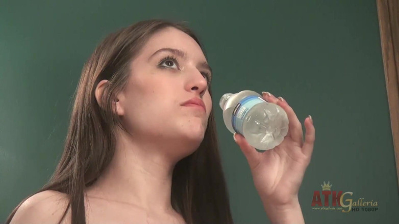 ATKIngdom Fans: Behind the scenes with a natural beauty