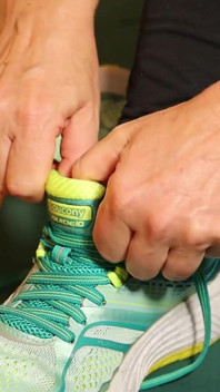 Sneaker Tease dalam nilon transparan