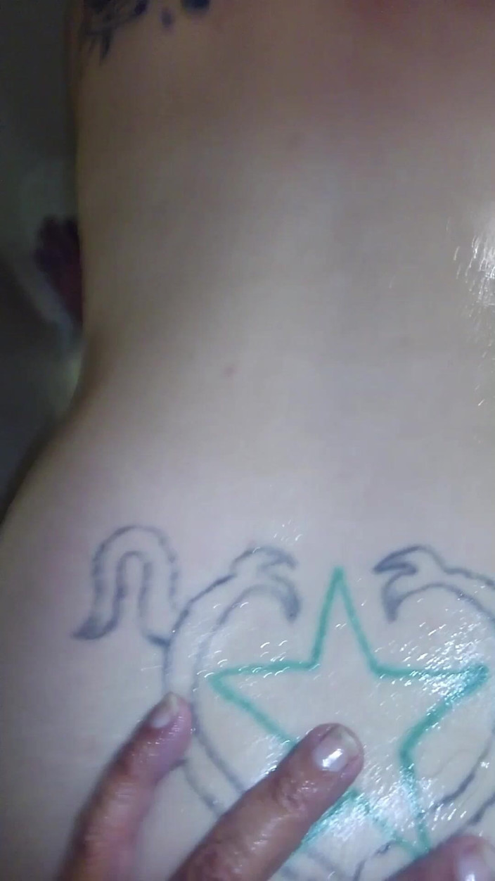 JolisaXXX: Evli kadının duşta sikişiyor