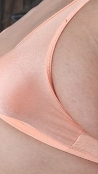 Il mio piccolo reggiseno da allenamento senza coppe o imbottitura
