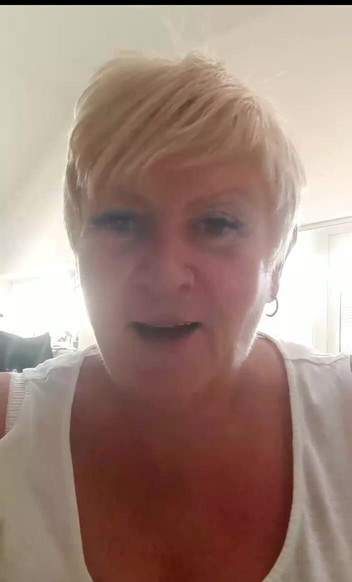 Uk Joolz: Turun untuk melihat Camilla yang indah hari ini