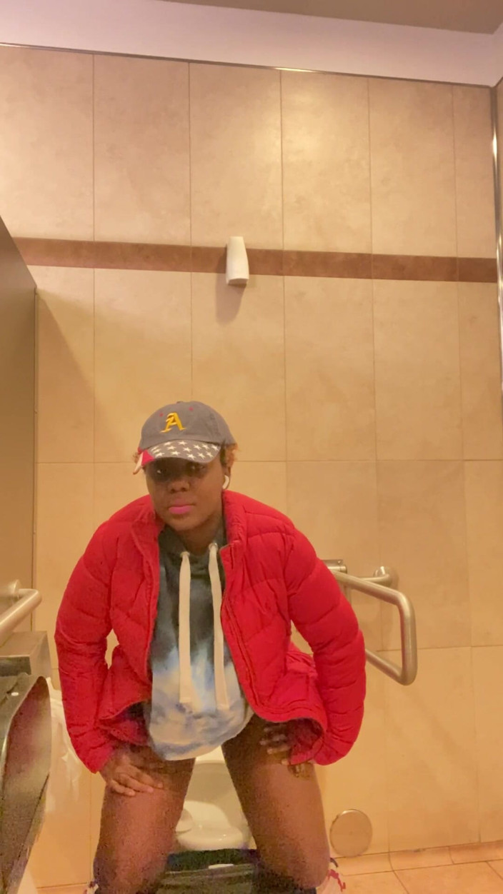 ALLIYAH ALECIA: Aku Lagi Asik Bersenang-senang Di Depan Umum