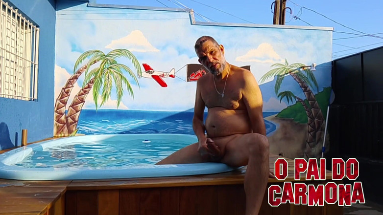 Carmona's father: Opaidocarmona disfrutando de una piscina queriendo follarse un culo