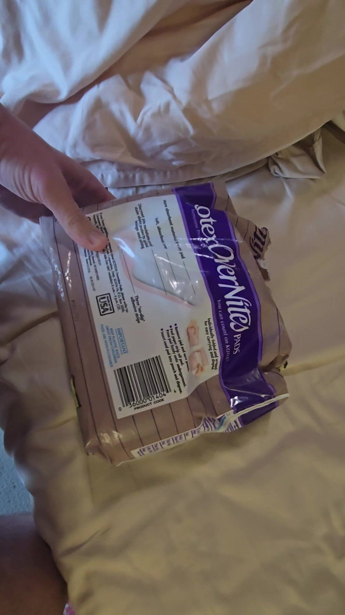 Takepad: Double vintage, serviette sanitaire Kotex, super tablé et gros coussins...