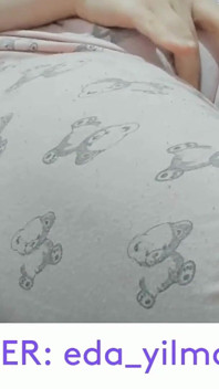 Stydké pysky- Masturbace v pyžamu- Nafouklá kundička- Oteklá kundička- Velká kundička- Turecké porno- Turecká MILF